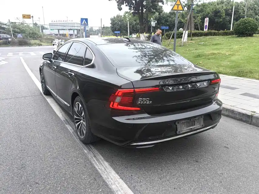 Volvo S90 2023 B5 Intelligent Comfort Luxury Edition фото 8