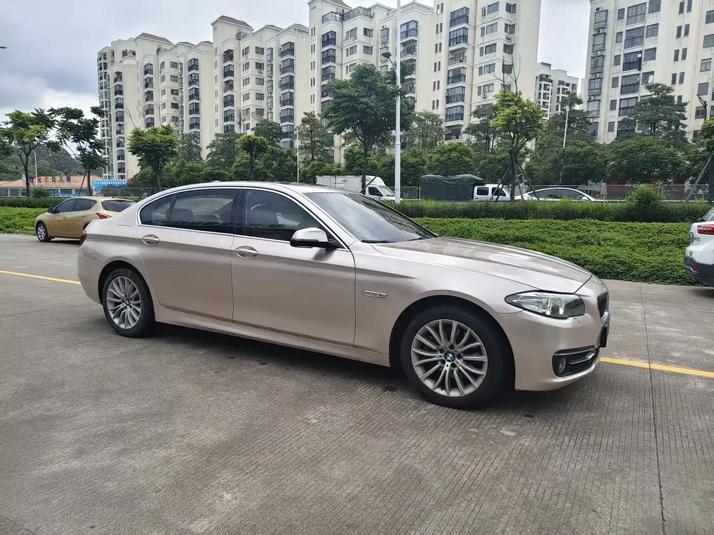 BMW 5 Series 2014 525Li Luxury Design Package фото 3