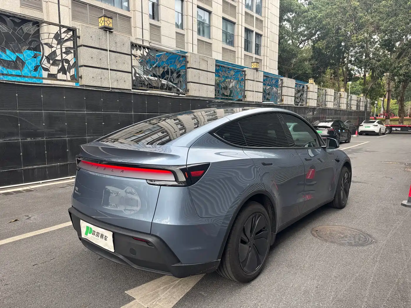 TESLA MODEL Y