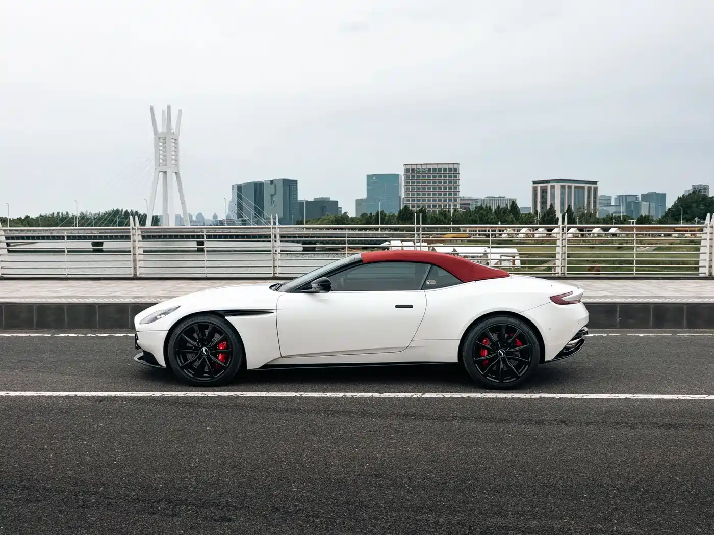 Aston Martin DB11 2019 4.0T V8 Volante фото 7