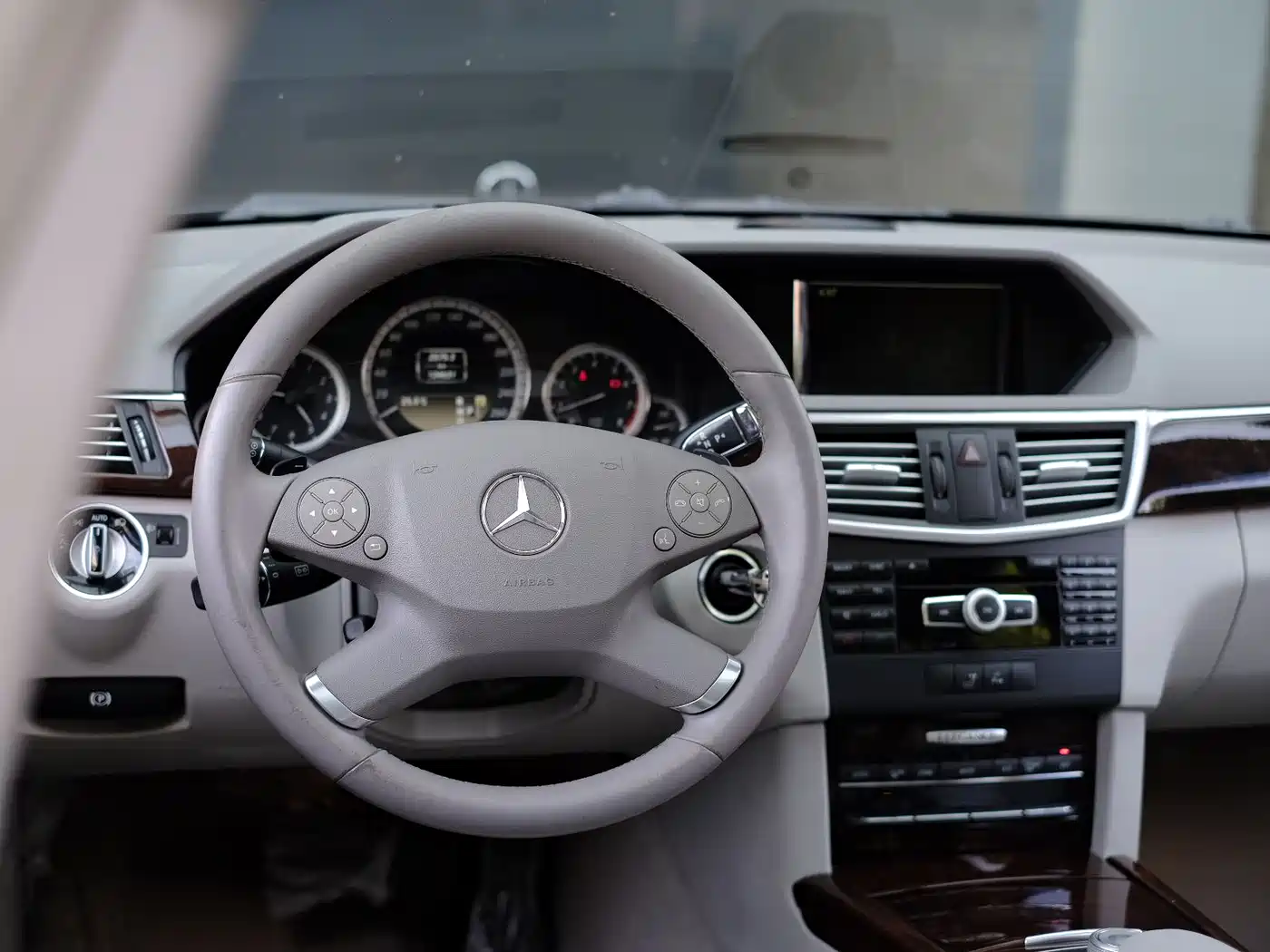 Mercedes-Benz E-Class 2012 E 200 L CGI Elegance фото 50