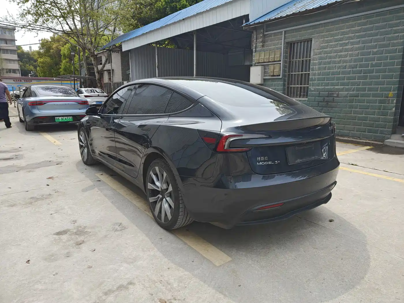 TESLA MODEL 3