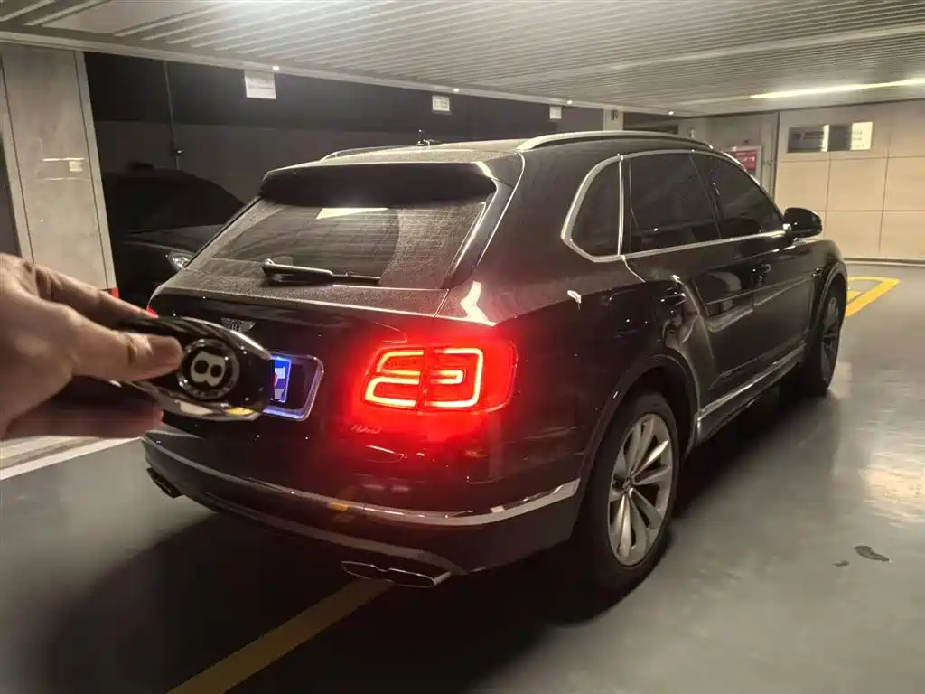 Bentley Bentayga Hybrid 2019 3.0T PHEV фото 2