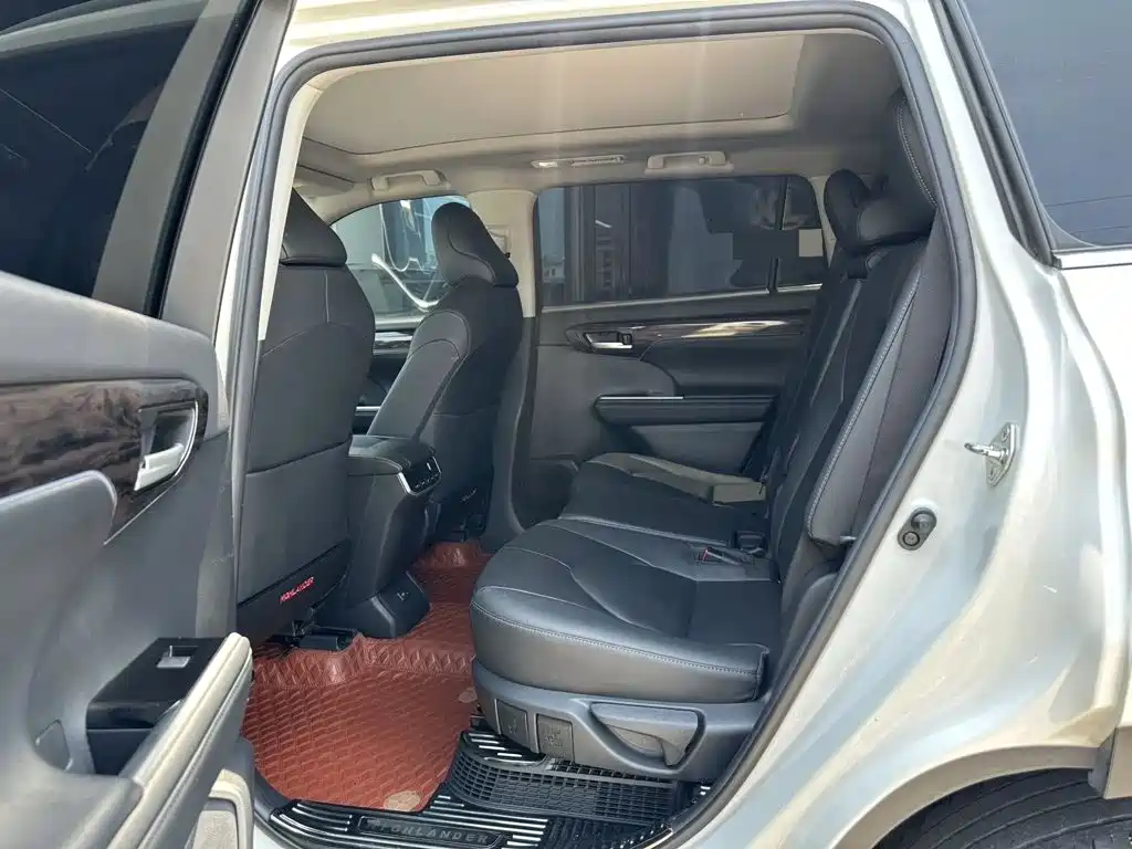 Фото 7 - Toyota Highlander