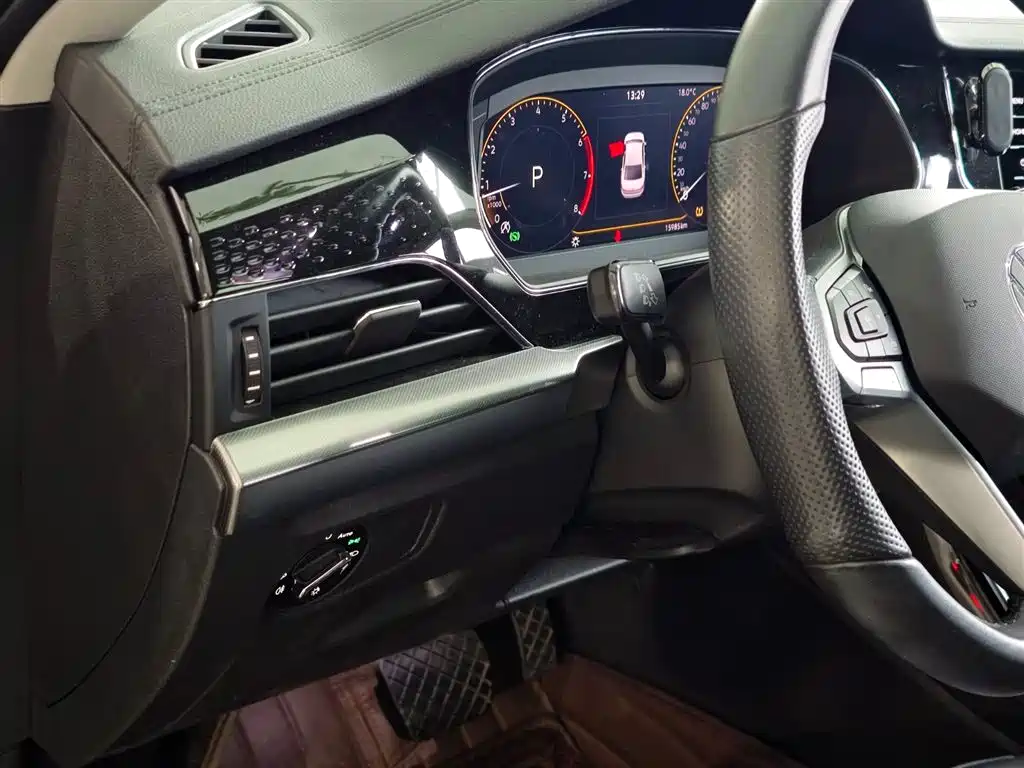 Volkswagen Passat 2022 330TSI Starlight Elite Edition фото 11
