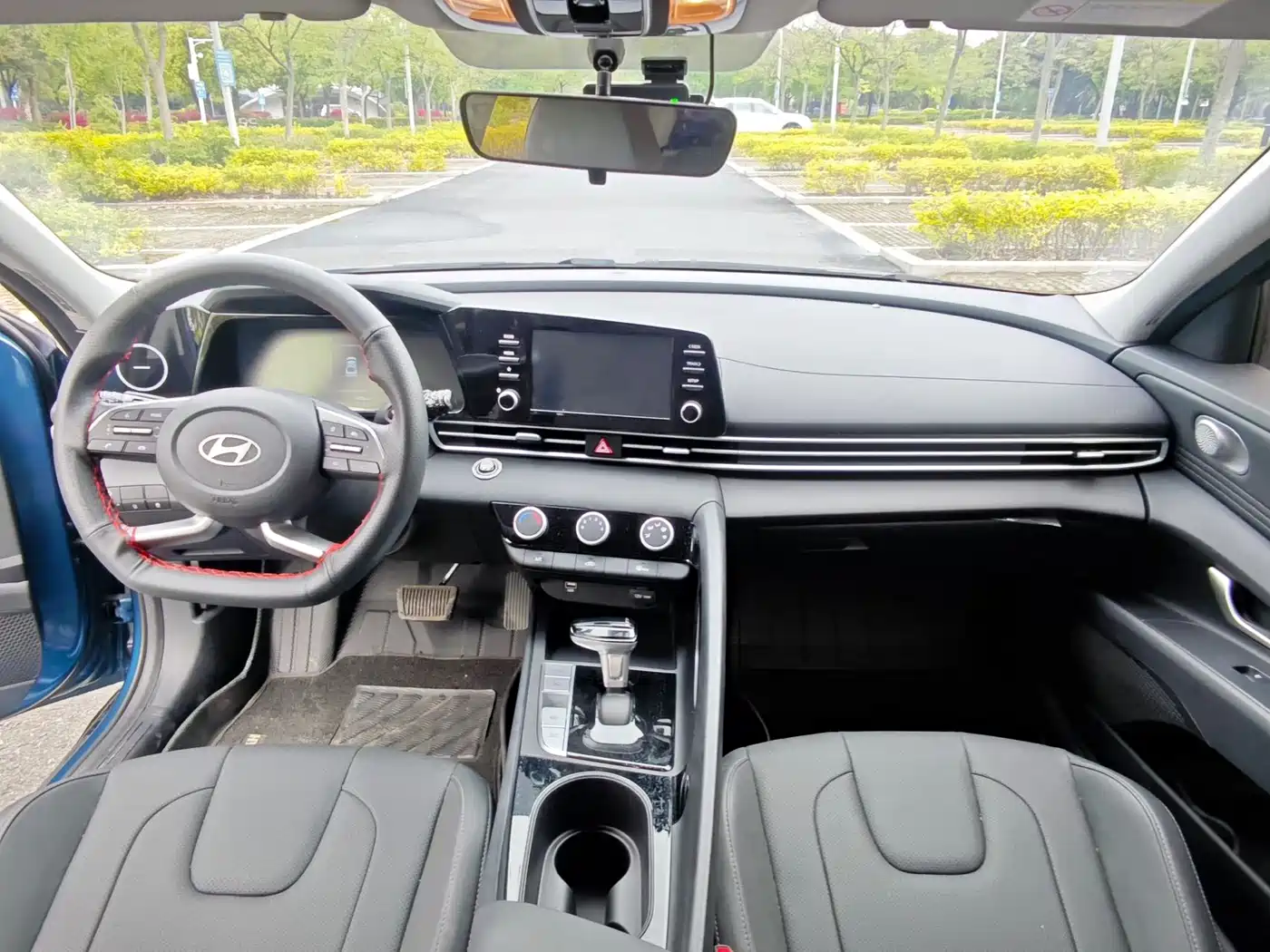 Hyundai Elantra 2023 1.5L CVT GLX Elite Edition фото 3