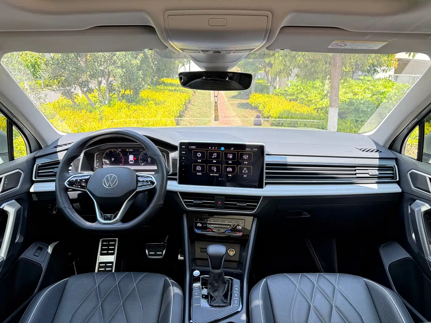 Volkswagen Tiguan L 2023 Facelift 330TSI Auto FWD R-Line Premium фото 14