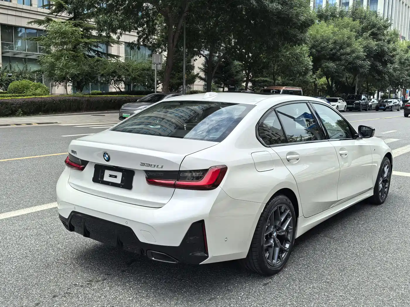 BMW 3 Series 2026 2026 330Li M Sport Shadowline Package