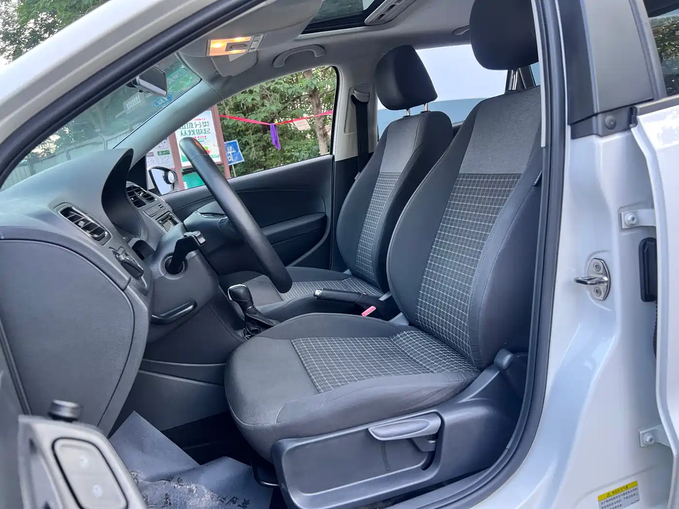 Volkswagen Polo 2016 1.6L Automatic Comfort фото 8