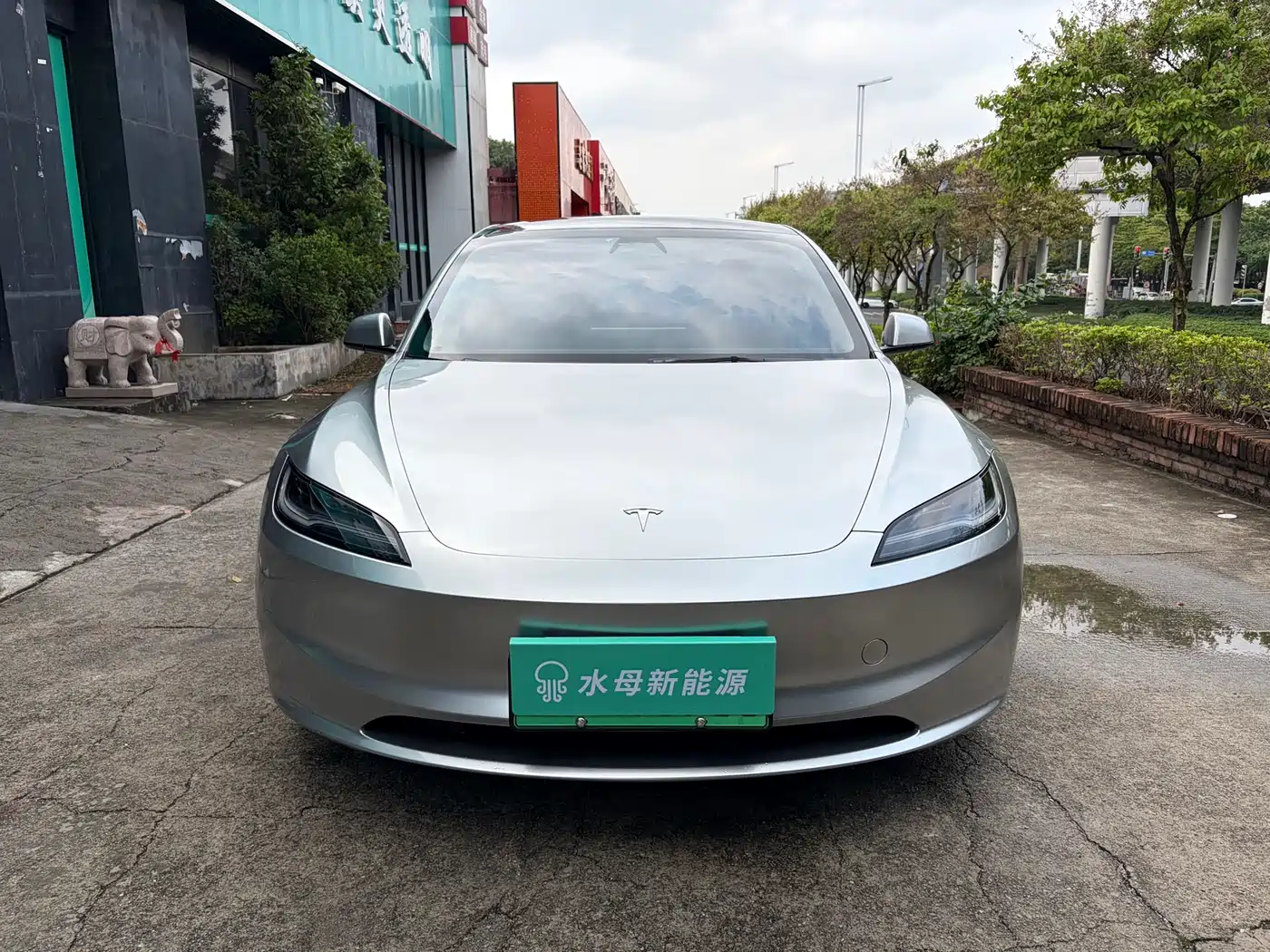 TESLA MODEL 3