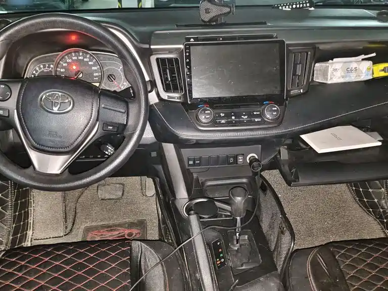 Фото 5 - Toyota RAV4
