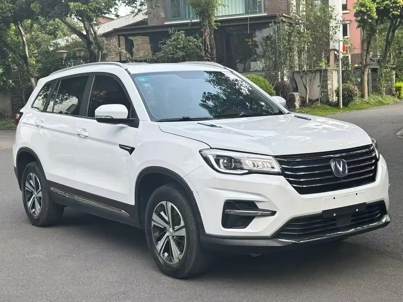 Фото 1 - Changan CS75