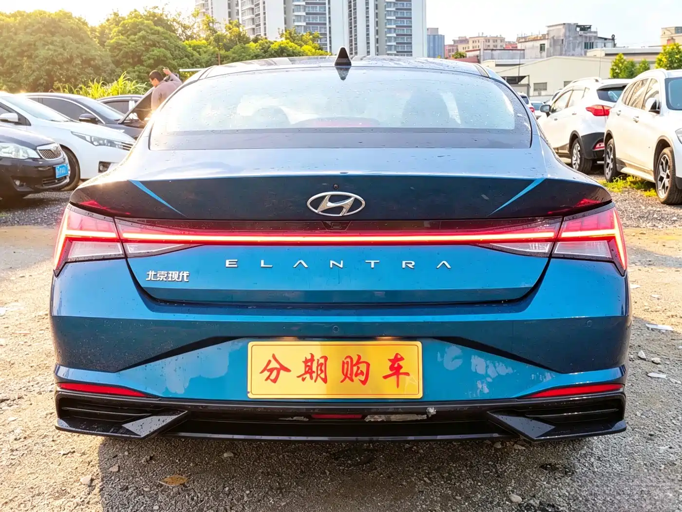 Hyundai Elantra 2022 1.5L CVT LUX Premium Edition фото 5
