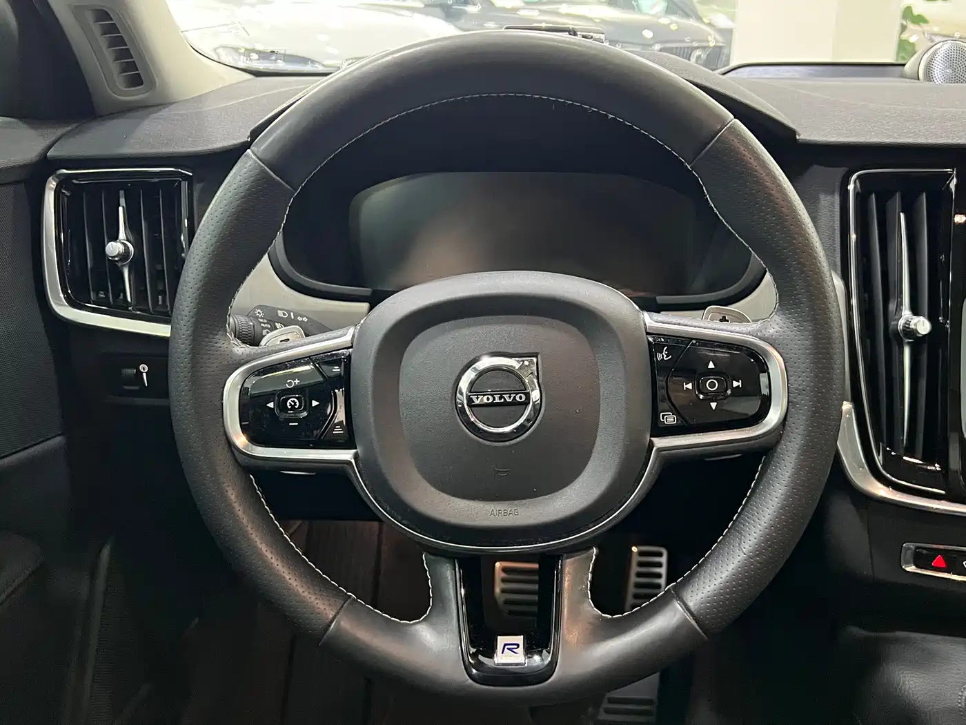 صورة 14 - Volvo S90