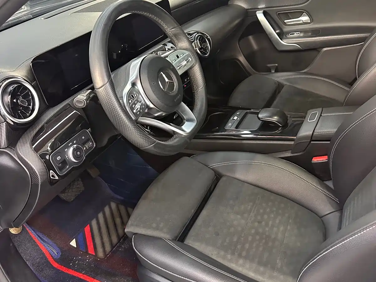 Mercedes-Benz A-Class 2019 A 180 L Sport Sedan фото 5