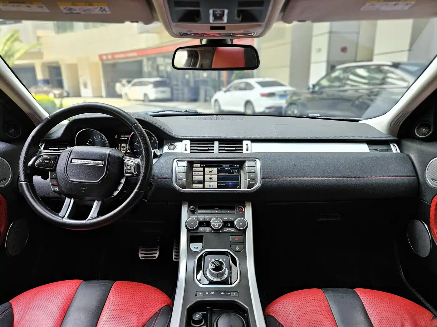 Land Rover Range Rover Evoque (Import) 2013 2.0T 3-door Dynamic Edition фото 7