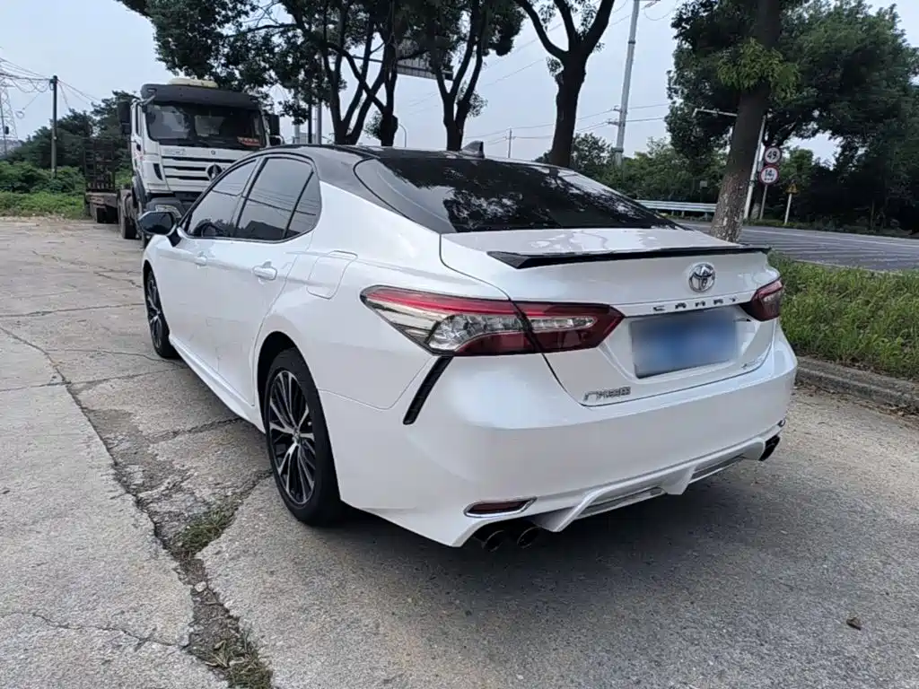 Photo 5 - Toyota Camry