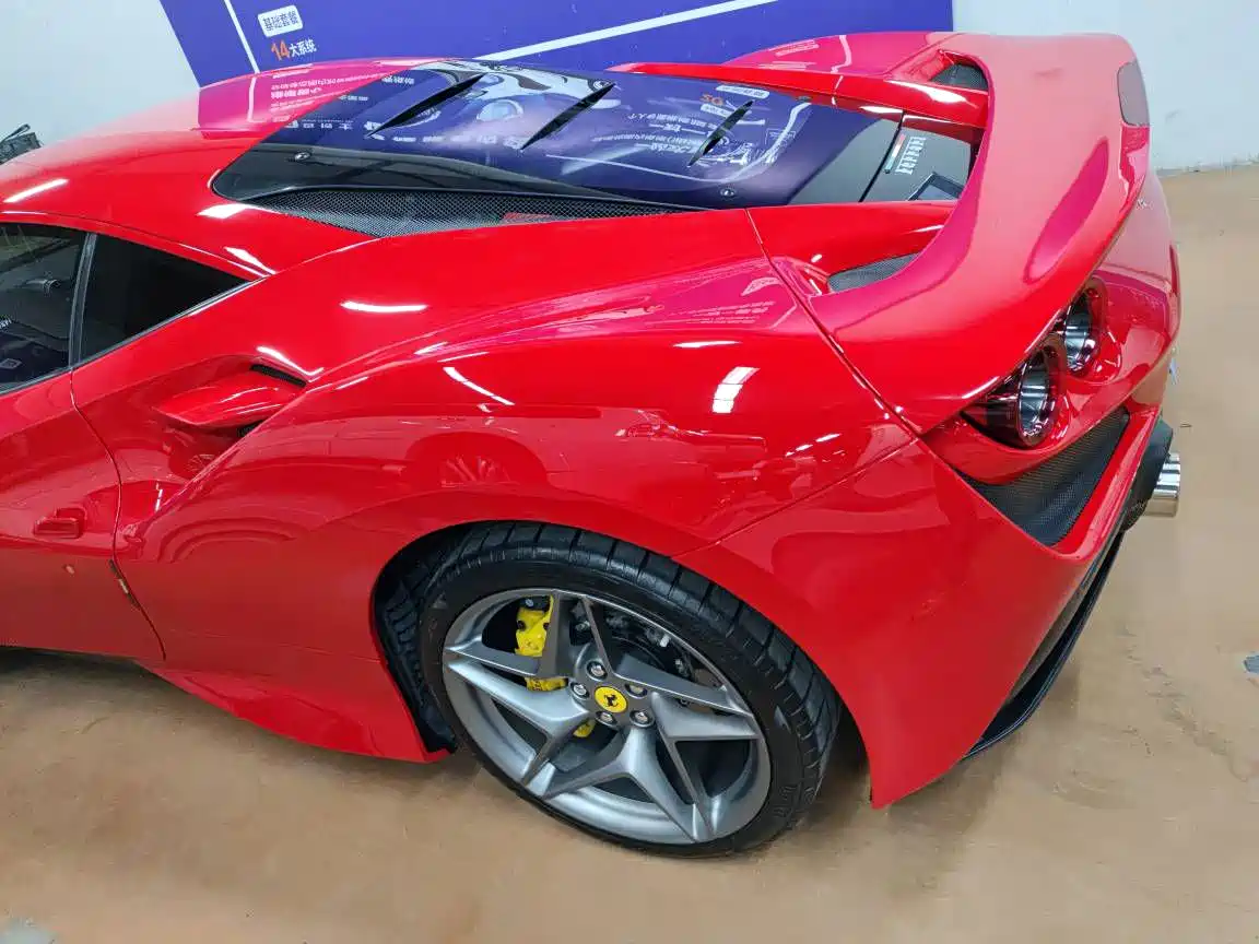 FERRARI F8