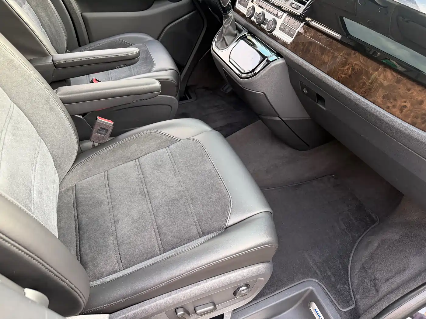 Volkswagen Multivan 2020 2019 2.0TSI 4WD Premium 7-seater