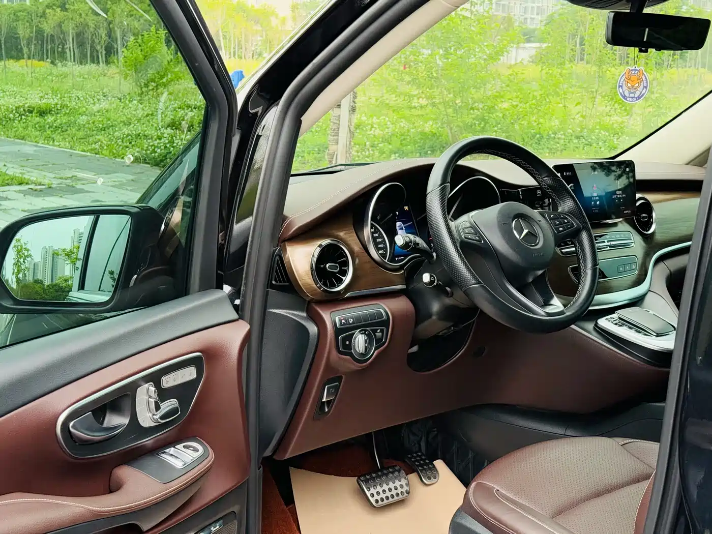 Mercedes-Benz V-Class 2022 V 260 L Long Wheelbase Luxury Edition фото 4