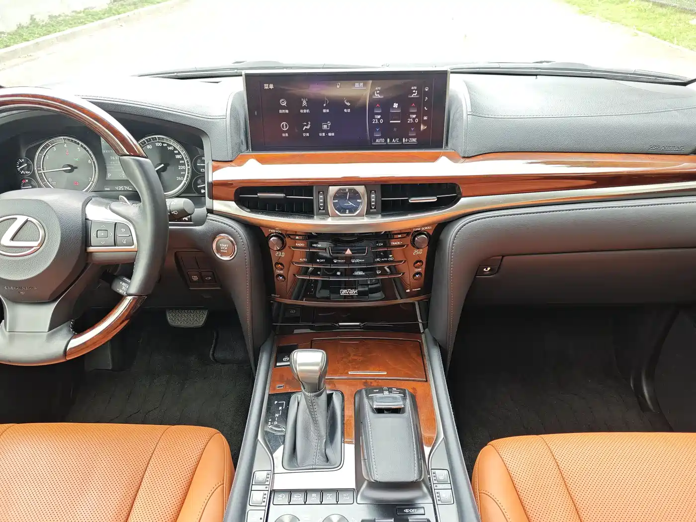 Lexus LX 2016 570 Dynamic Luxury Edition фото 16