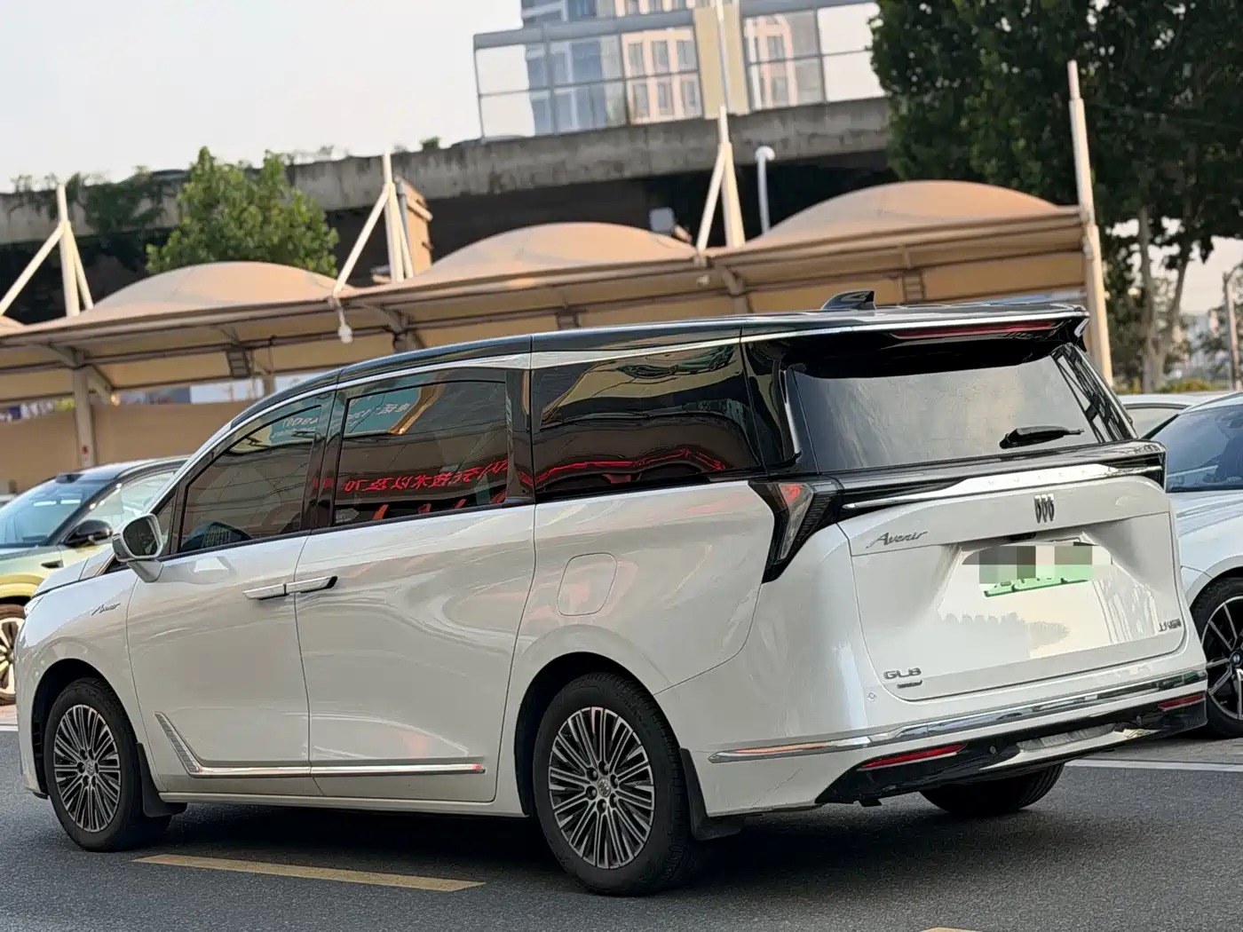 Buick GL8 New Energy 2024 2024 Landglory Premium Edition 7-Seater