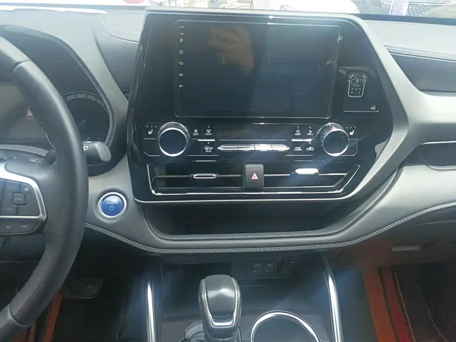 Toyota Crown Kluger 2021 2.5L HEV 4WD Luxury фото 13