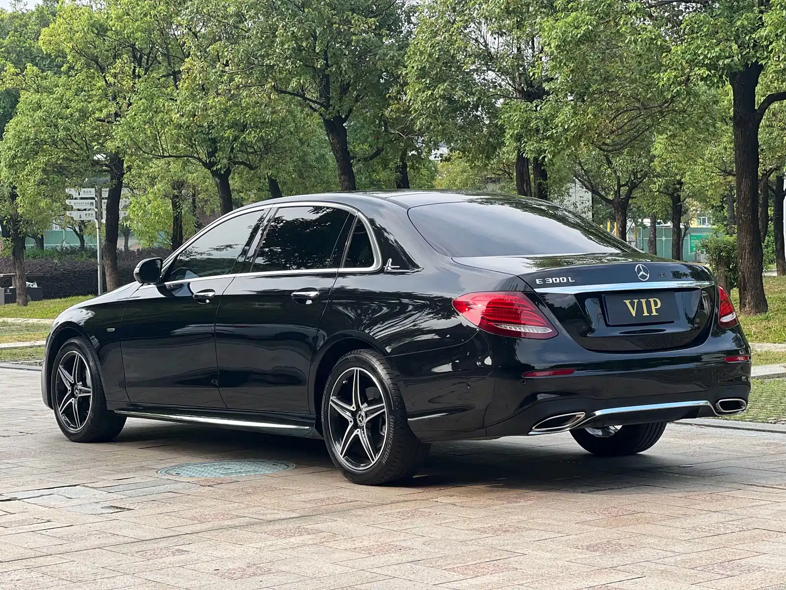 Фото 32 - Mercedes-Benz E-Class