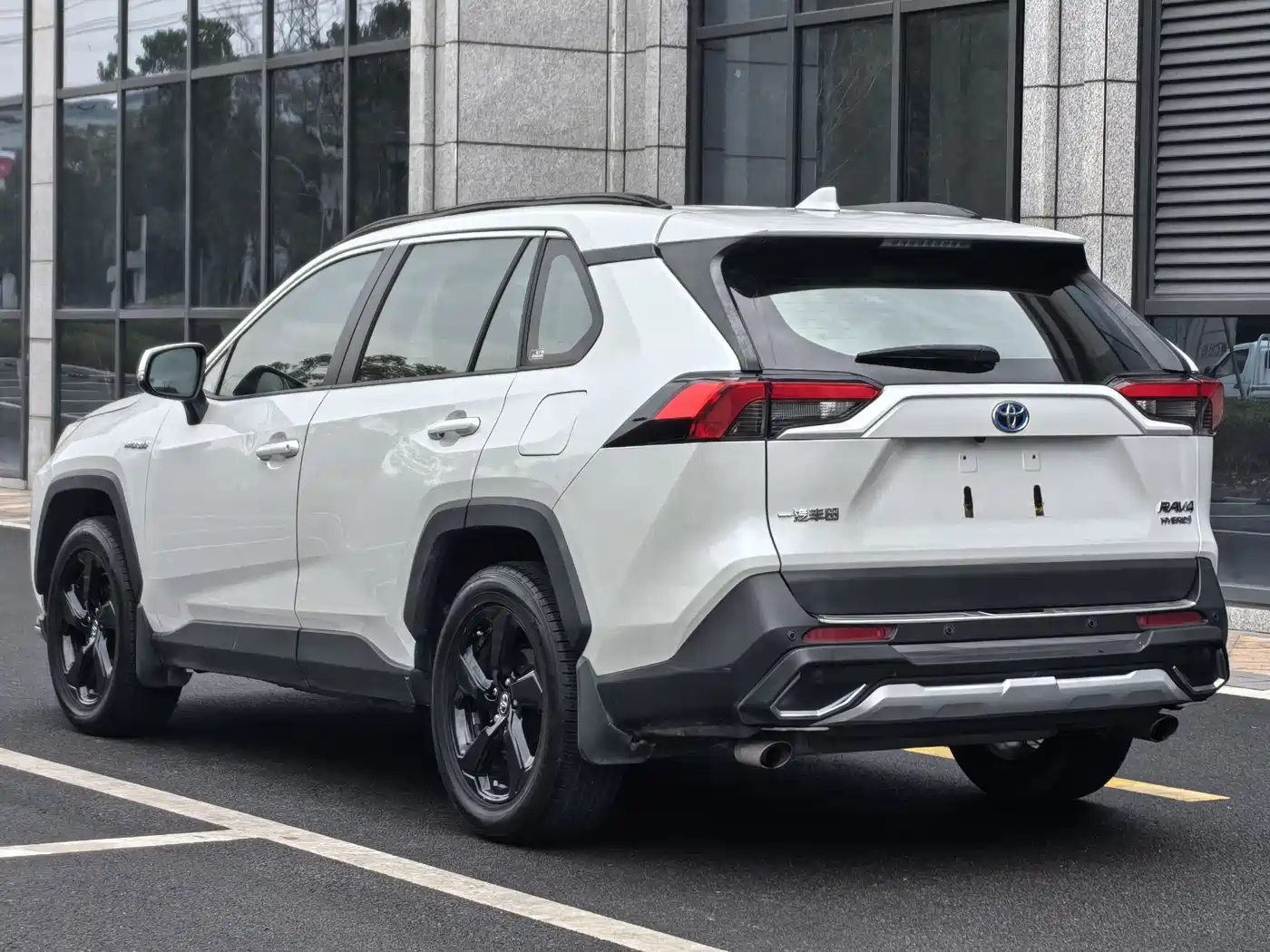 Toyota RAV4 Rongfang Dual Engine E+ 2021 2.5L 2WD Elite Pro фото 4