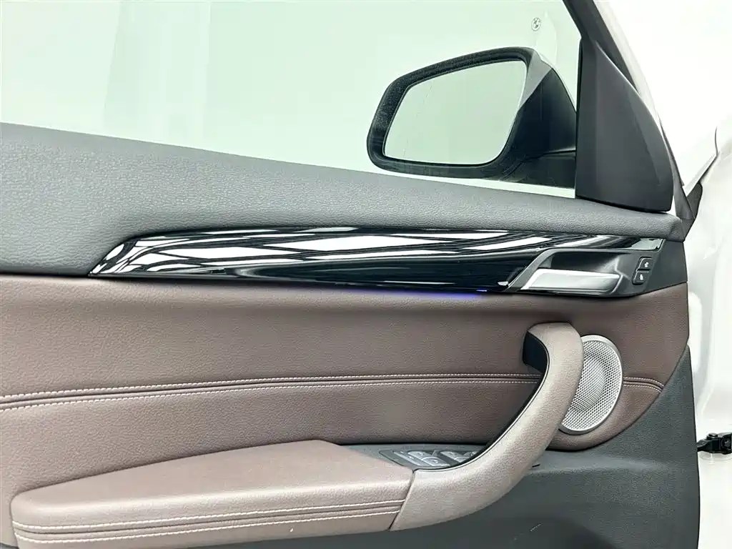 BMW X1 2022 sDrive20Li Fashion фото 7