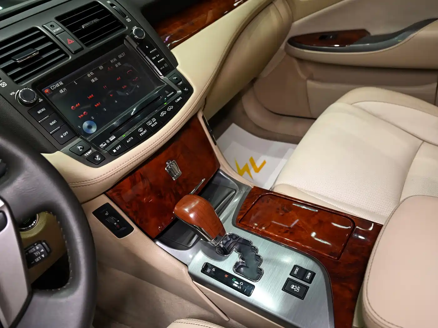 Toyota Crown 2012 2.5L Royal Leather Edition фото 12