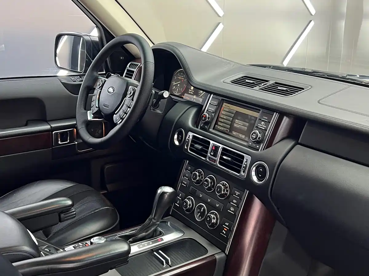 Land Rover Range Rover 2011 5.0 SC V8 фото 22