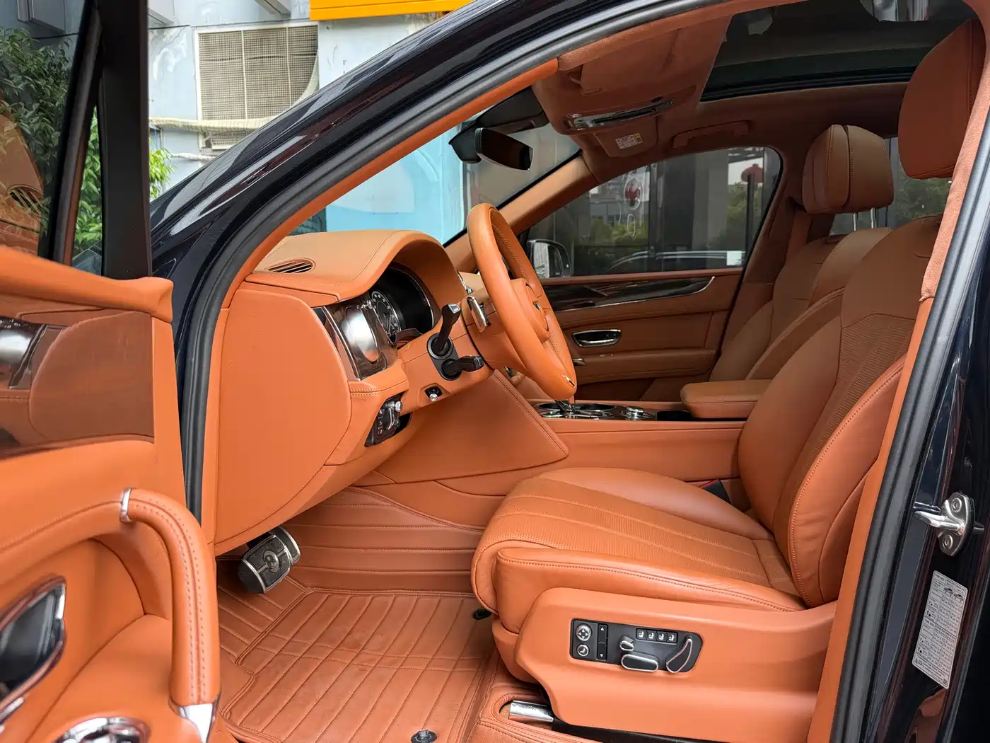 Bentley Bentayga фото 4