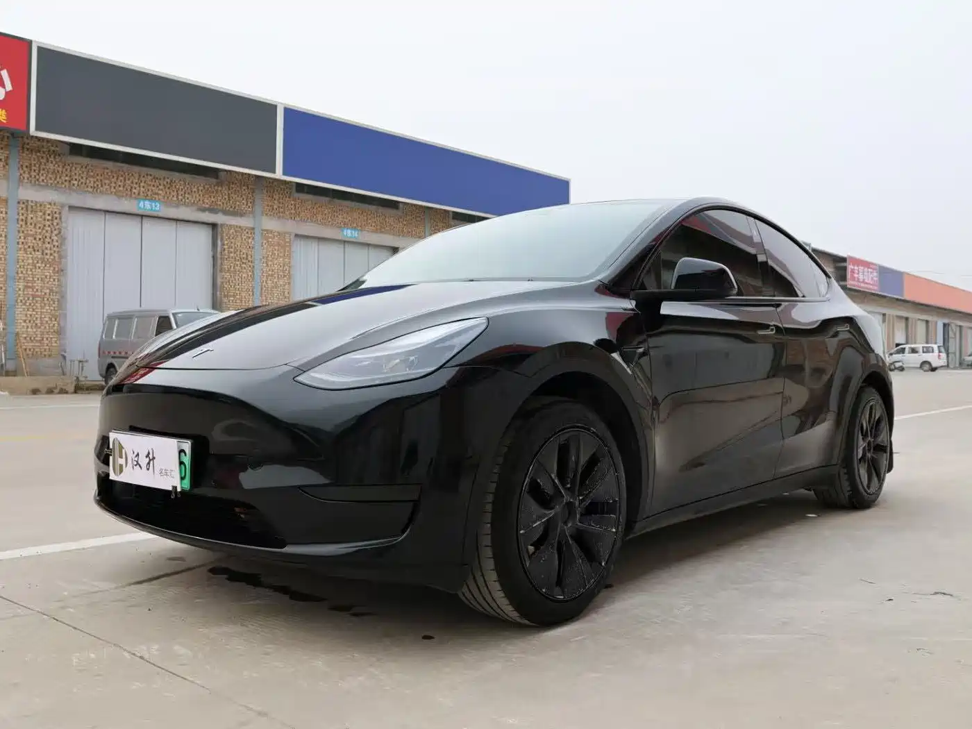 TESLA MODEL Y