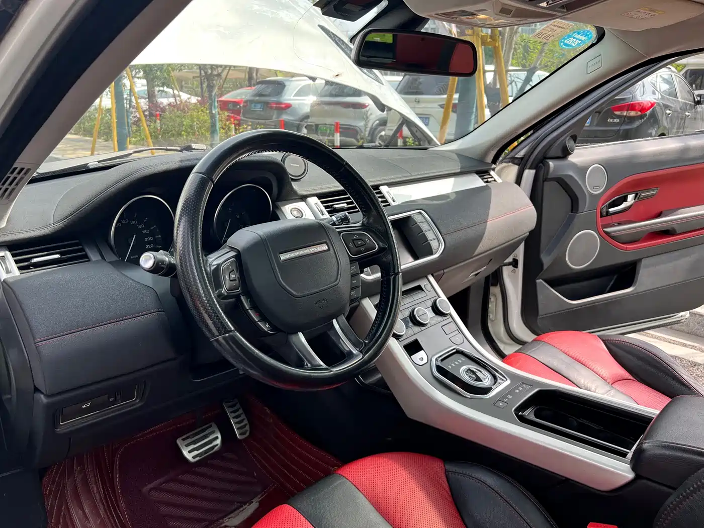 Land Rover Range Rover Evoque (Import) 2013 2.0T 3-door Dynamic Edition фото 16