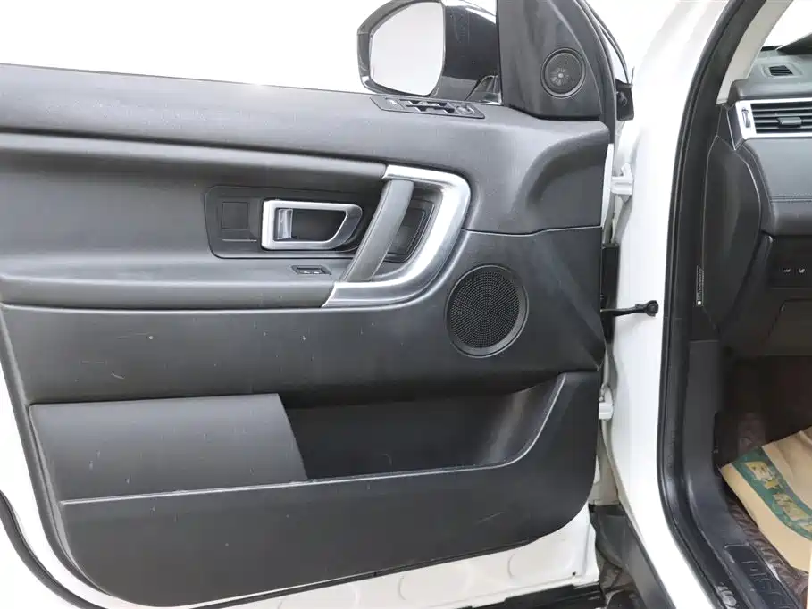 Land Rover Discovery Sport 2019 240PS SE Edition China VI фото 11