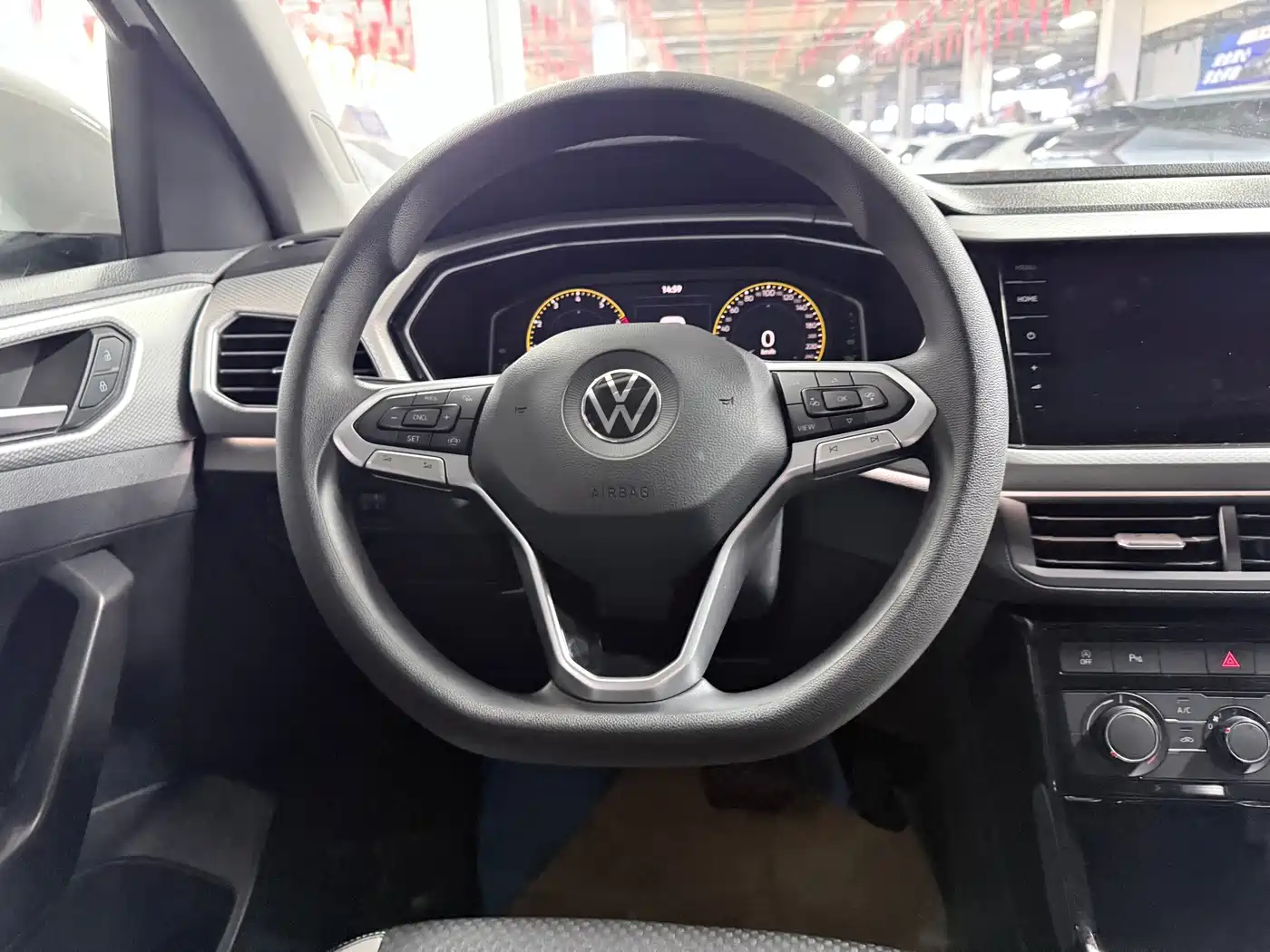 Volkswagen Tacqua 2024 2023 Model 200TSI DSG Joy Smart Connect Edition