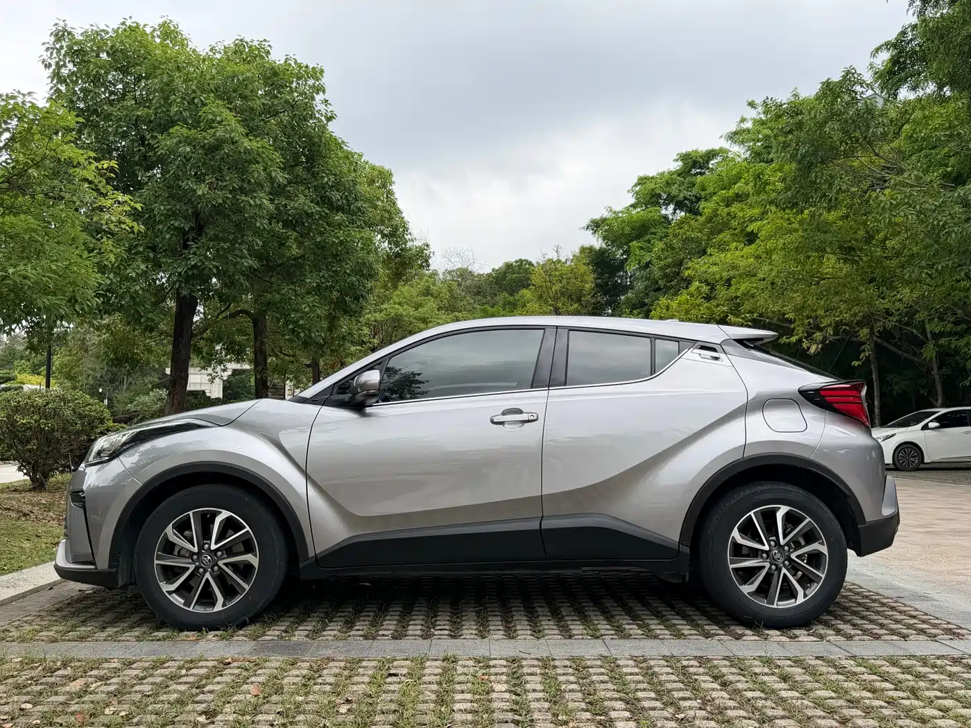 Toyota IZOA 2021 2.0L Yichi Edition фото 4