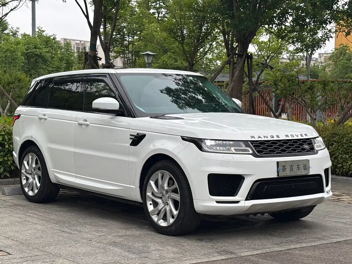 Land Rover Range Rover Sport 2020 3.0 L6 HSE DYNAMIC фото 3