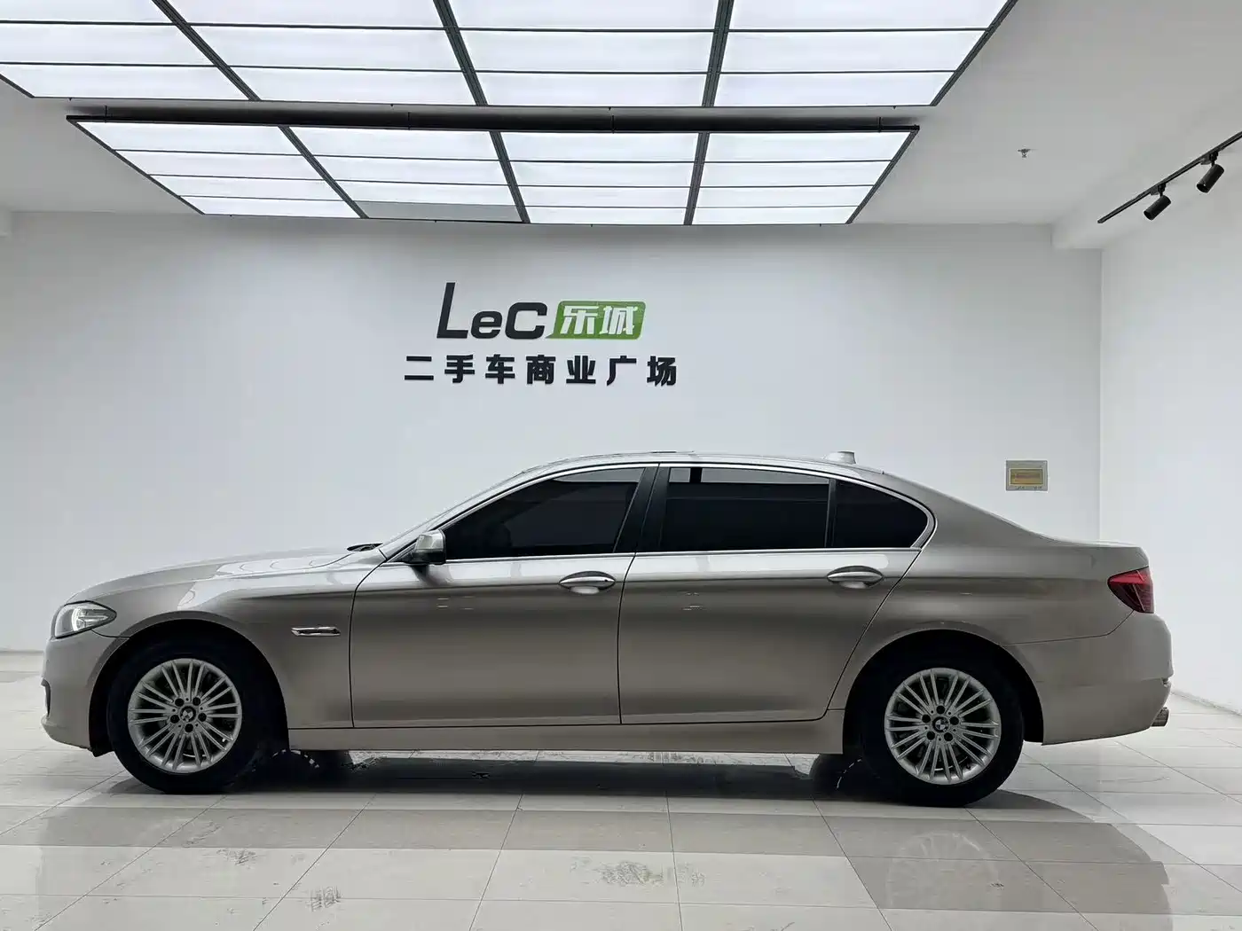 BMW 5 Series 2013 525Li Leadership фото 14