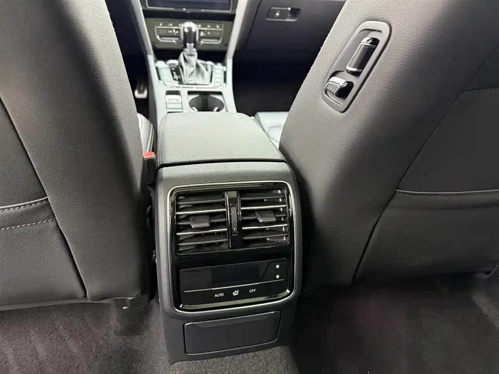 VOLKSWAGEN MAGOTAN GTE PLUG IN HYBRID