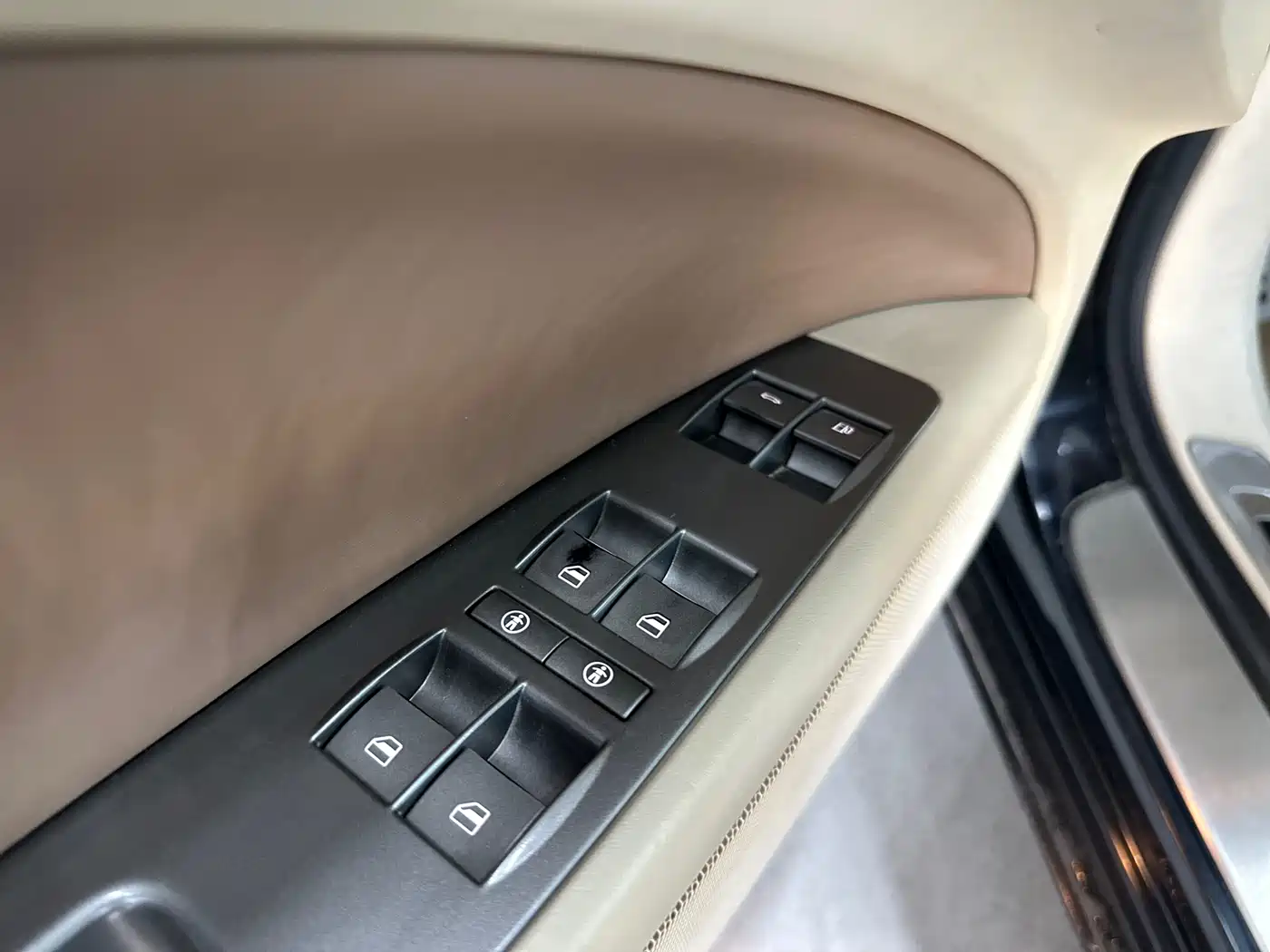 Volkswagen Phaeton 2012 3.6L Premium Custom фото 6