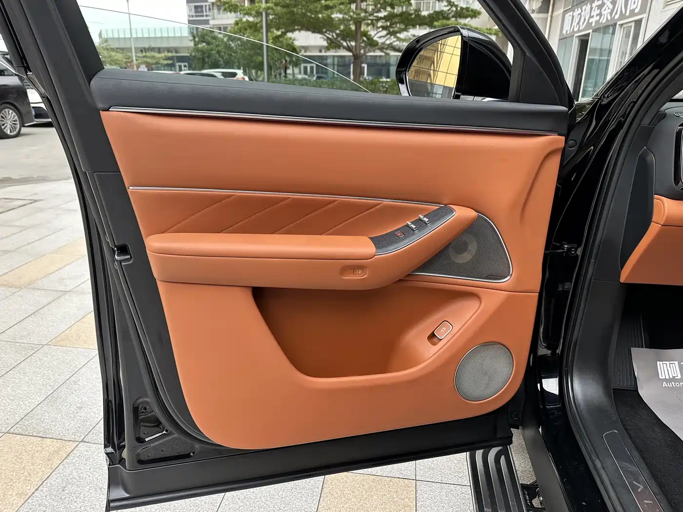 AITO Wenjie AITO M8 2025 Model Extended Range Max+ Edition 53.4kWh 6-Seater фото 20