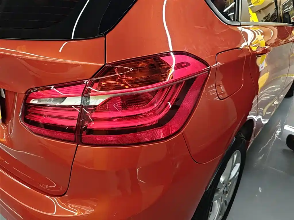 BMW 2 Series Touring 2016 218i Leading фото 8