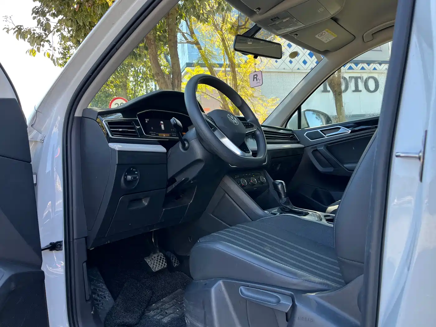Volkswagen Tiguan L 2022 330TSI Automatic 2WD Comfort Edition фото 4