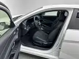 Photo 5 - Hyundai Elantra