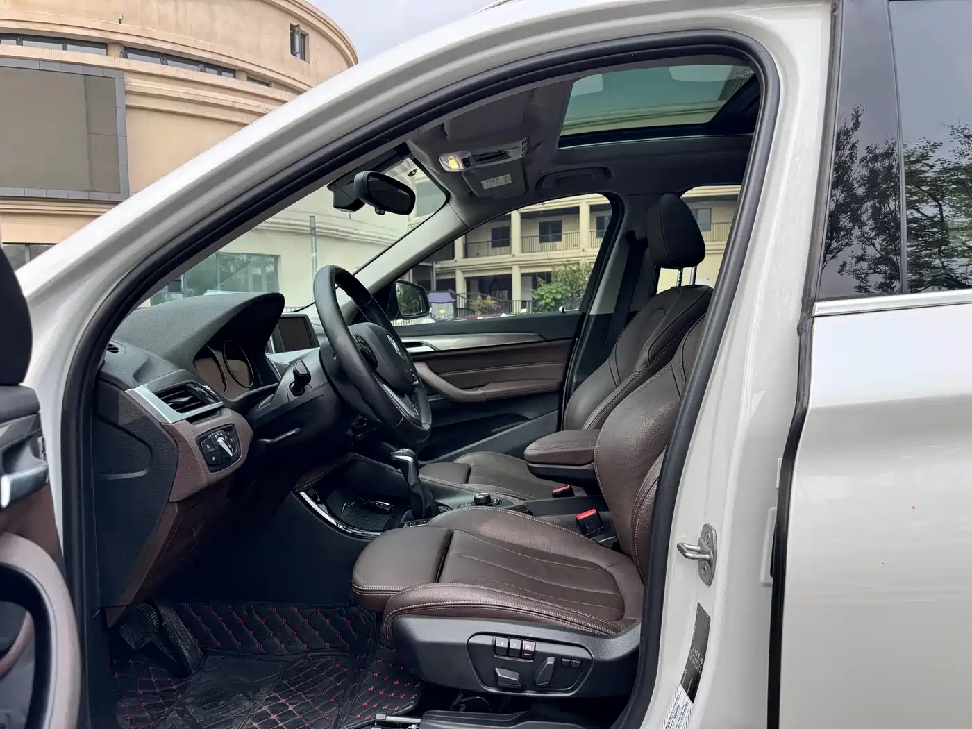 BMW X1 2019 sDrive18Li Premium Model фото 8