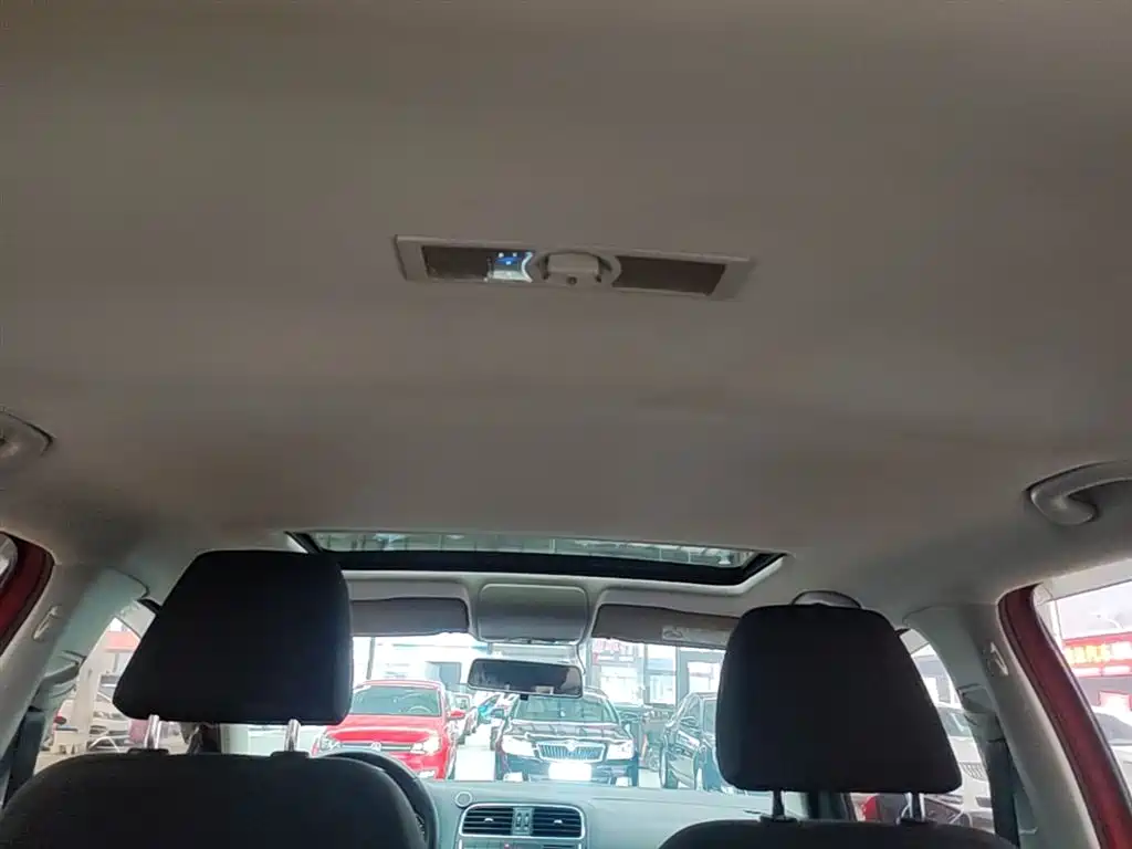 Volkswagen Polo 2016 1.6L Automatic Comfort фото 18