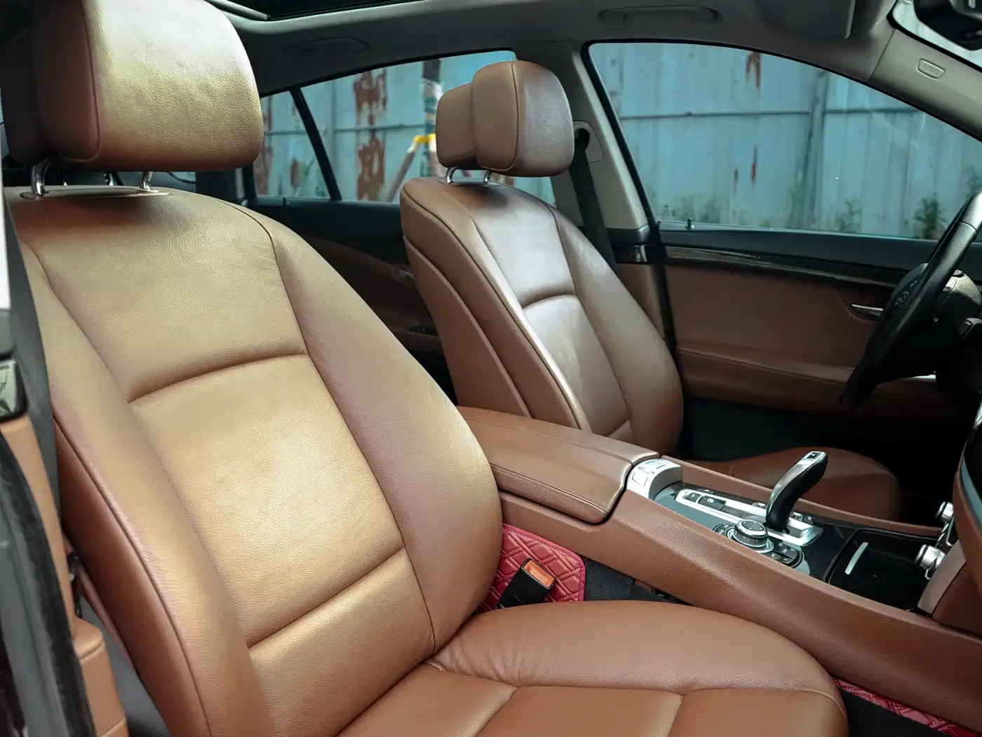 BMW 5 Series GT 2011 535i Elegance фото 21