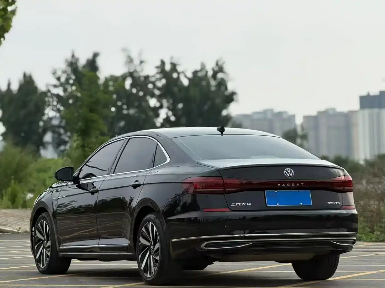 Volkswagen Passat 2022 330TSI Premium Edition фото 9